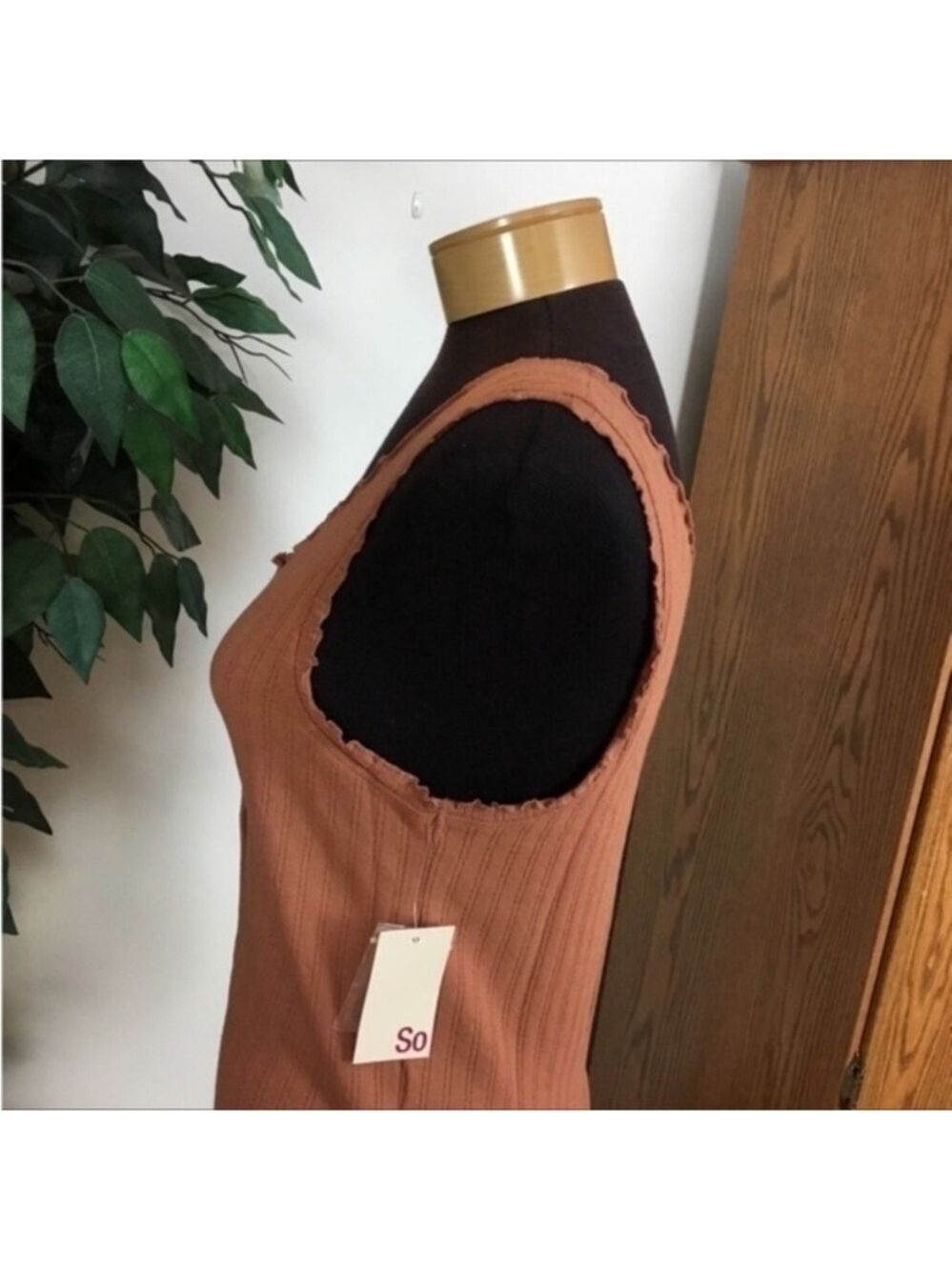 SO button down sleeveless tank Woman’s Junior’s size XL cinnamon scoop neck - Picture 5 of 11
